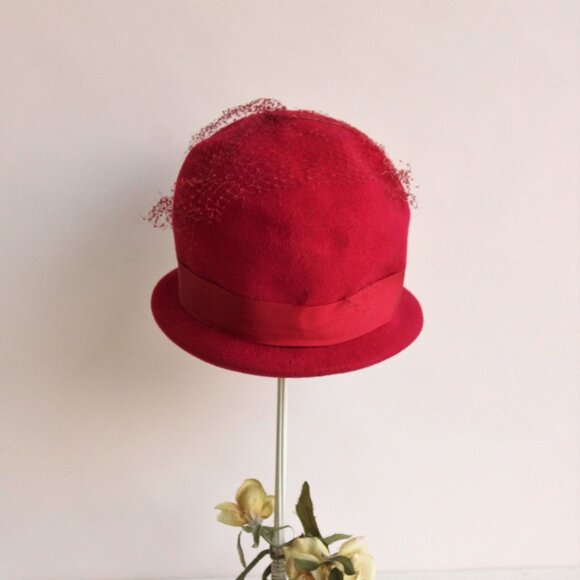 Vintage 1960s Hat, Red Wool Felt with Veil Trim and Bow, Millinery - Picture 4 of 9